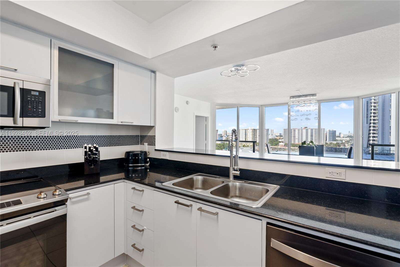 La Perla at 16699 Collins Ave, Sunny Isles Beach, FL 33160 - For Rent photo 7