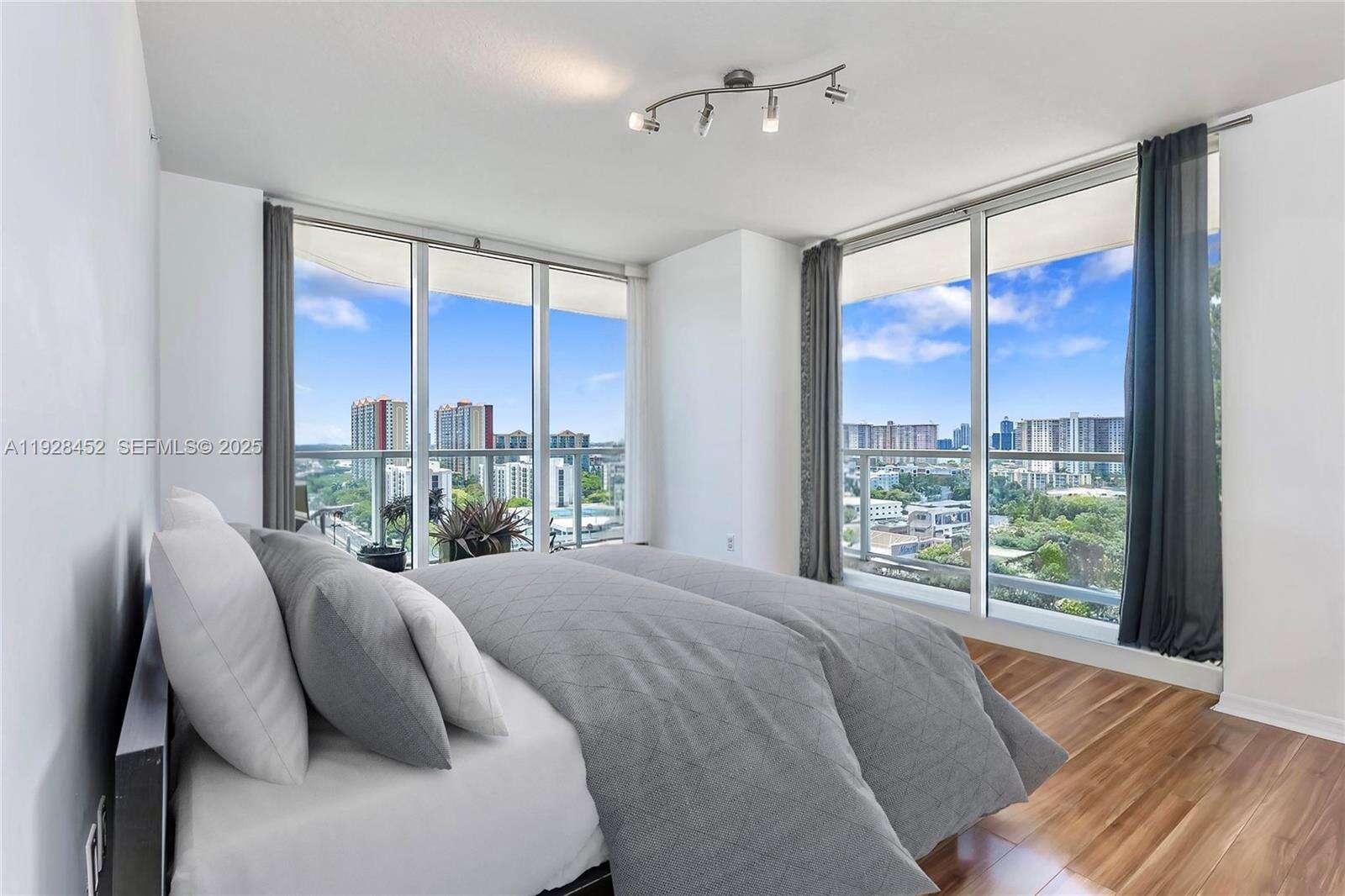 La Perla at 16699 Collins Ave, Sunny Isles Beach, FL 33160 - For Rent photo 10
