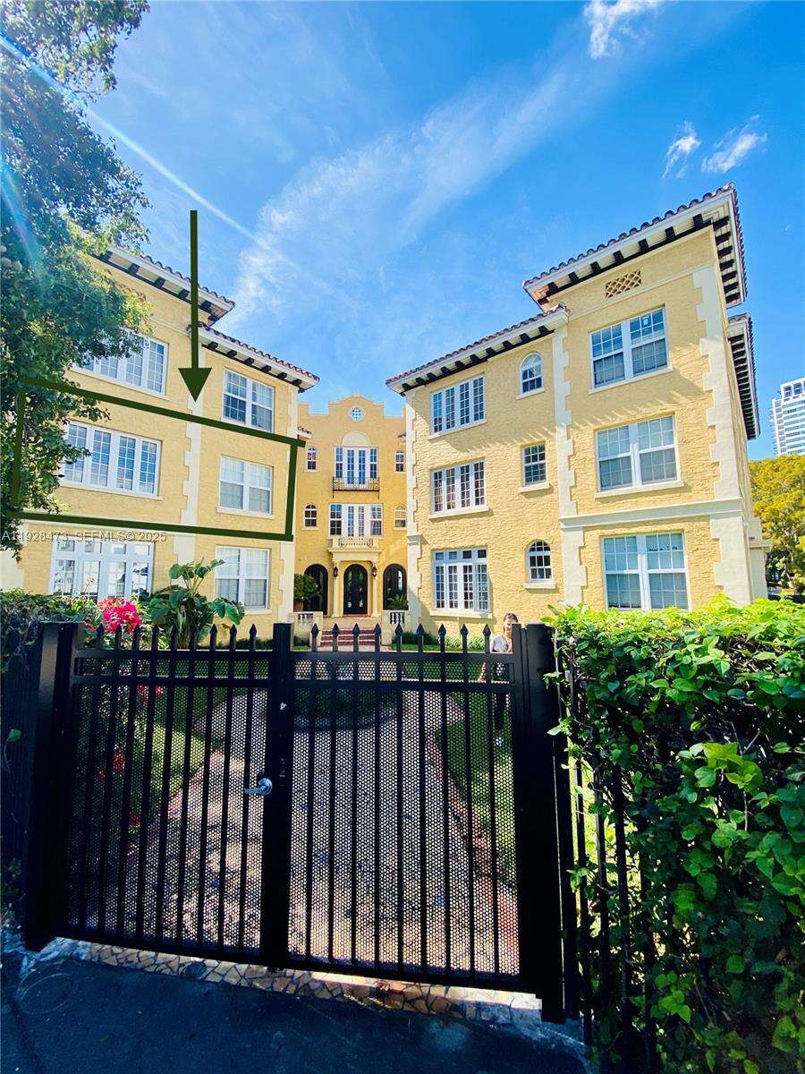 Beverly Terrace Manor Condos for Sale & Rent | Picture 1