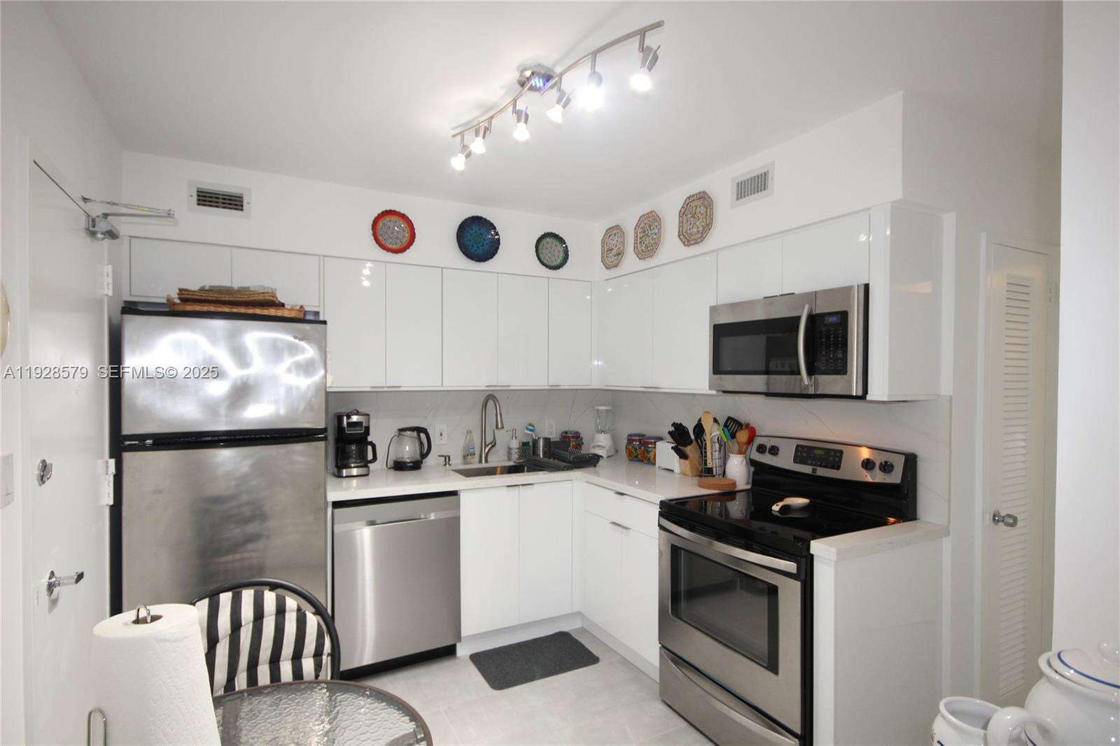 Seacoast 5151 at Miami Beach, FL 33140 - For Rent photo 10