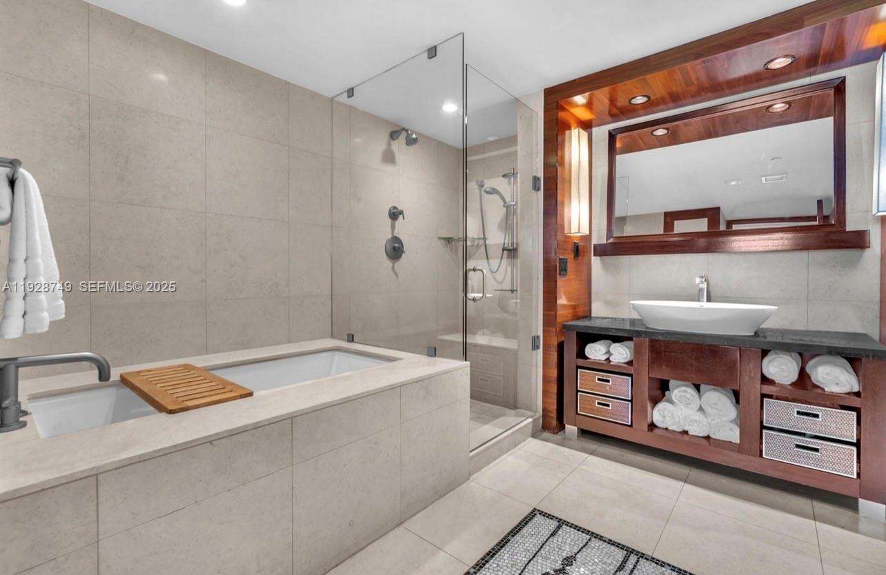 Central Carillon at 6801 Collins Ave, Miami Beach, FL 33141 - For Rent photo 16