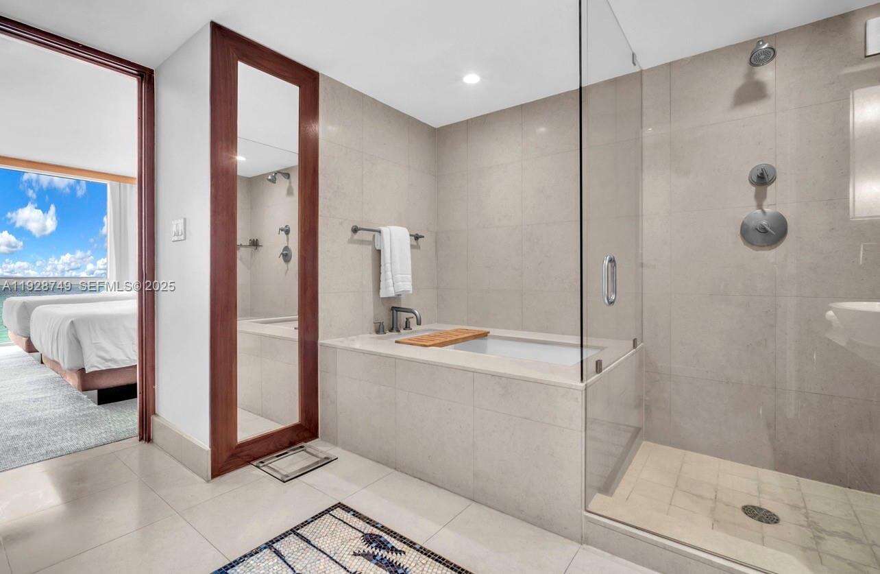 Central Carillon at 6801 Collins Ave, Miami Beach, FL 33141 - For Rent photo 17