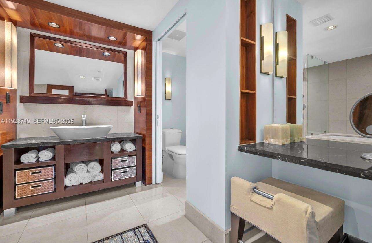 Central Carillon at 6801 Collins Ave, Miami Beach, FL 33141 - For Rent photo 19