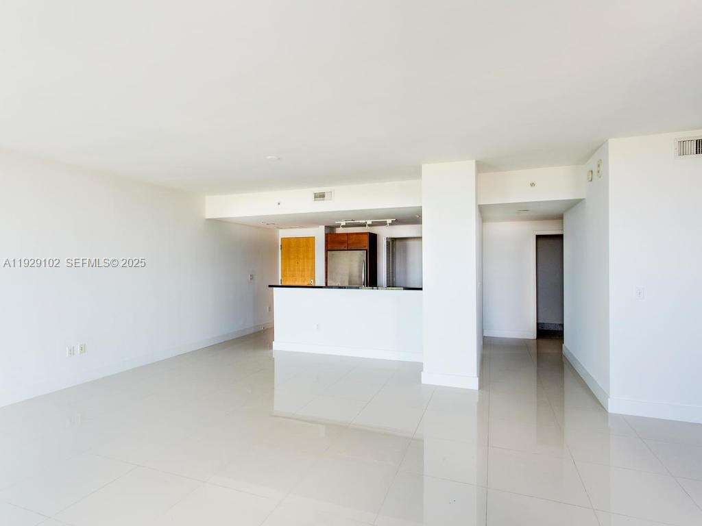 Vizcayne North at 244 Biscayne Blvd, Miami, FL 33132 - For Rent photo 2
