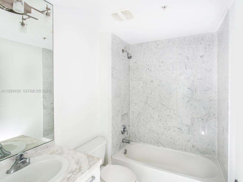 Vizcayne North at 244 Biscayne Blvd, Miami, FL 33132 - For Rent photo 14