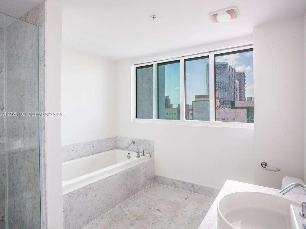 Vizcayne North at 244 Biscayne Blvd, Miami, FL 33132 - For Rent photo 15