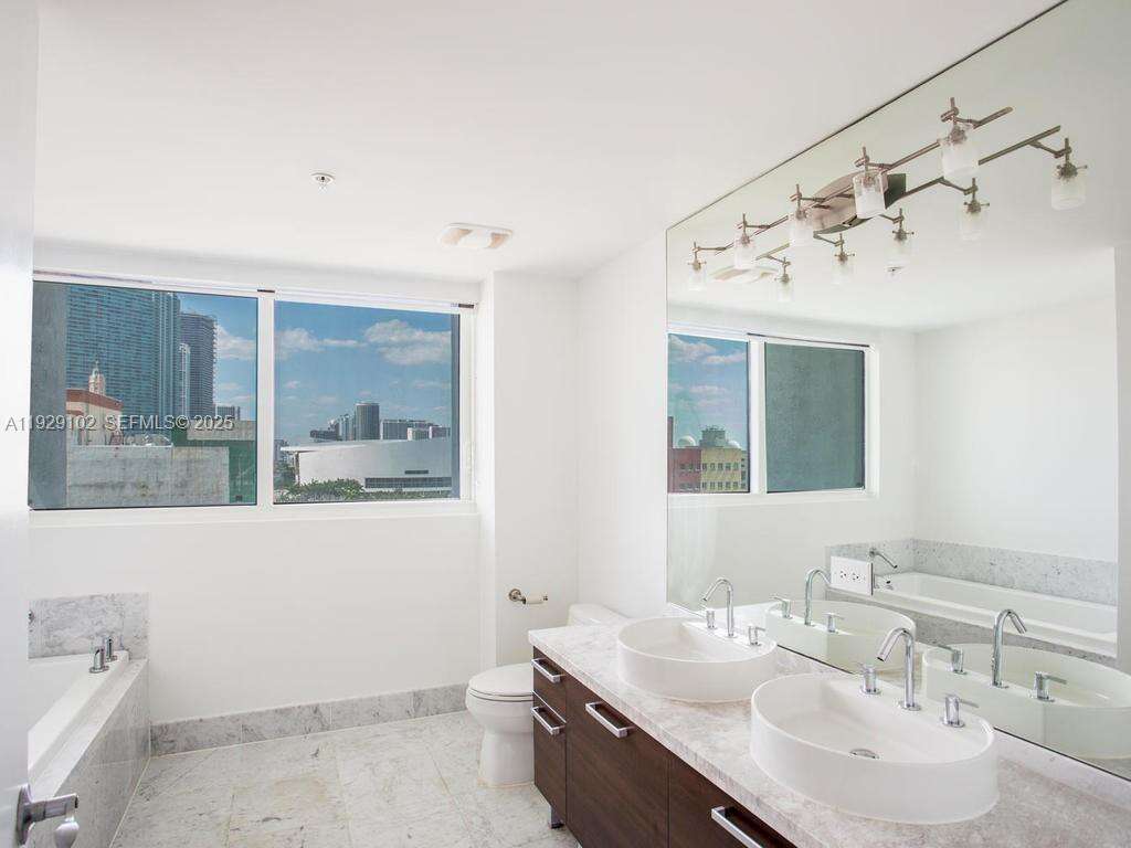 Vizcayne North at 244 Biscayne Blvd, Miami, FL 33132 - For Rent photo 16