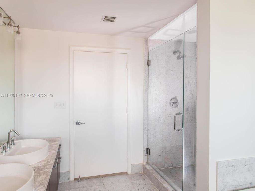 Vizcayne North at 244 Biscayne Blvd, Miami, FL 33132 - For Rent photo 17