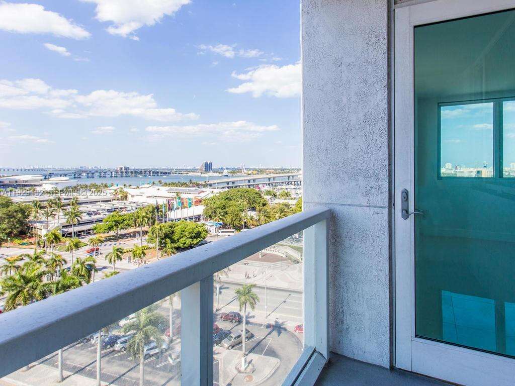Vizcayne North at 244 Biscayne Blvd, Miami, FL 33132 - For Rent photo 6