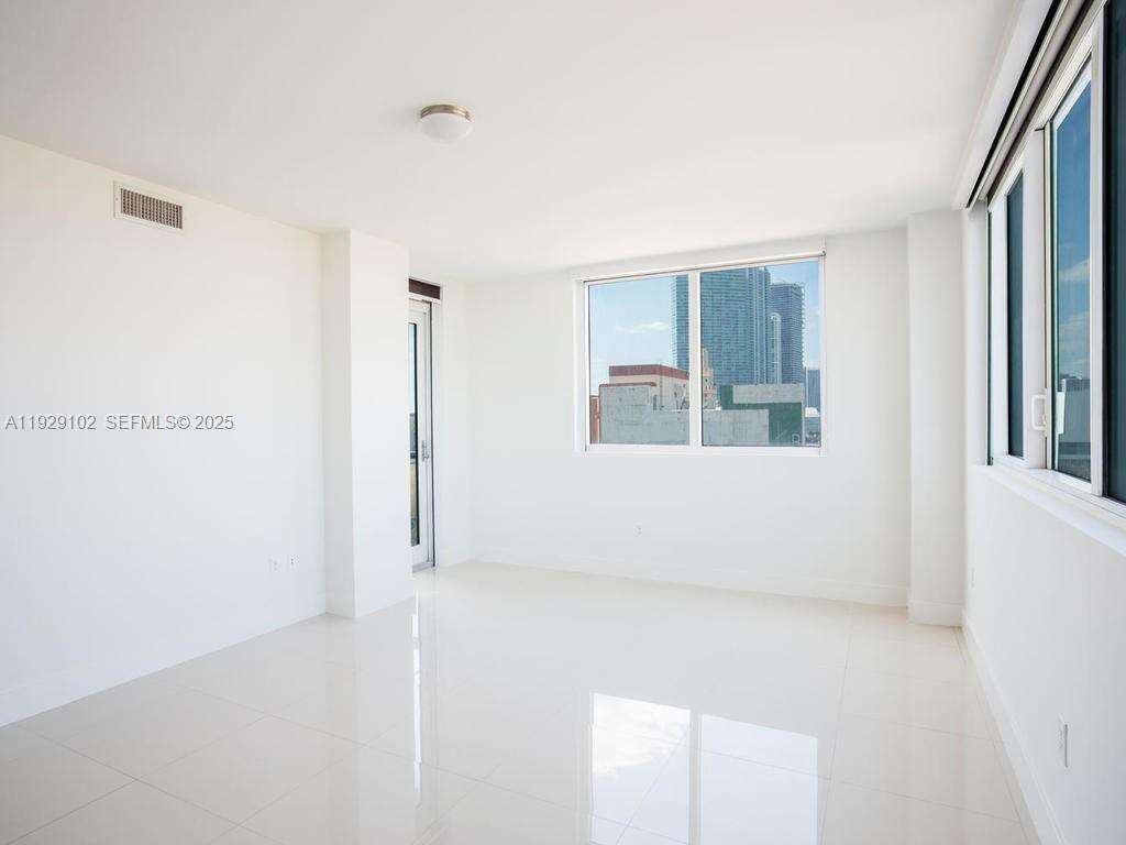 Vizcayne North at 244 Biscayne Blvd, Miami, FL 33132 - For Rent photo 8