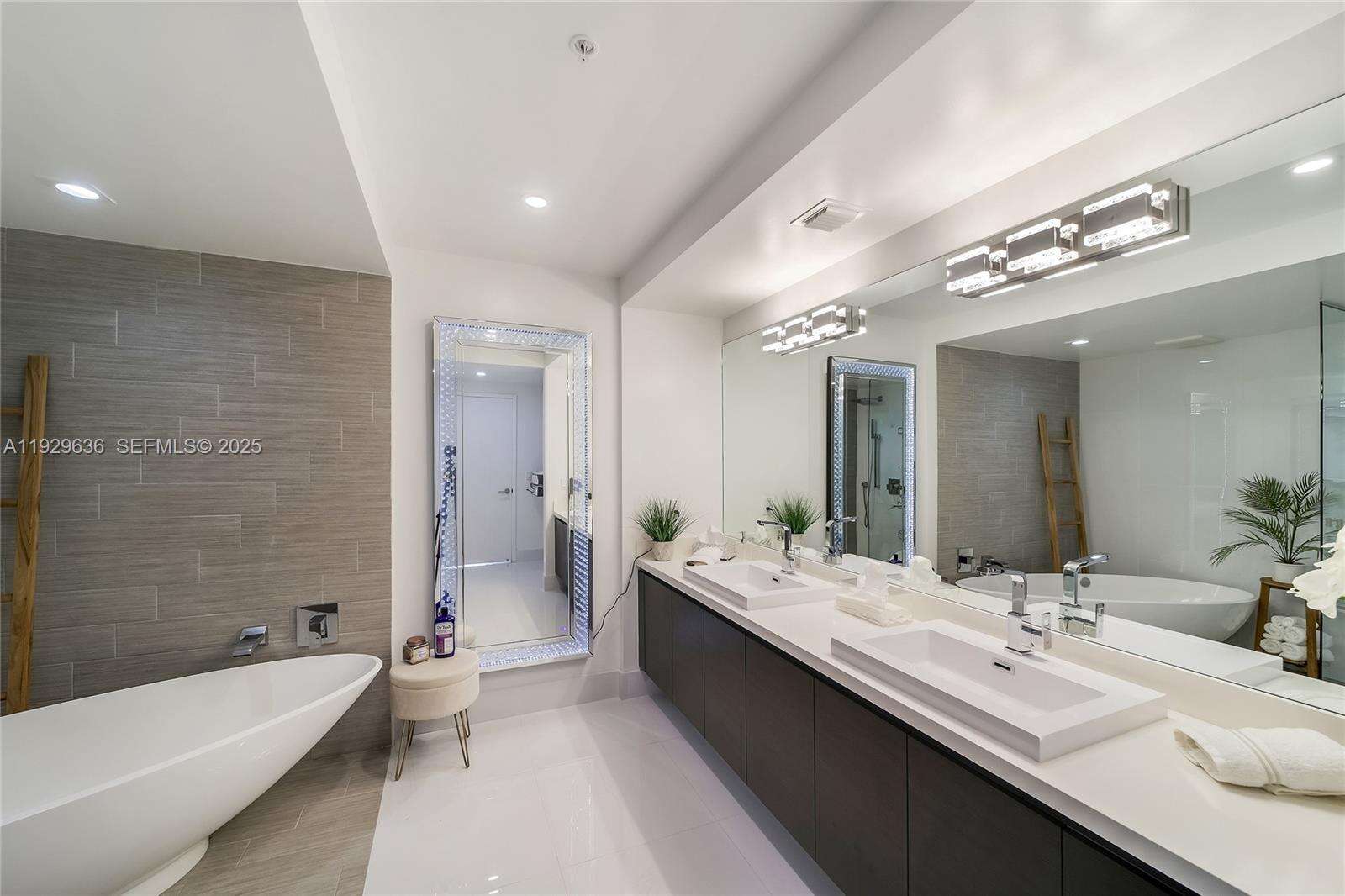 Parque Towers at 300 Sunny Isles Blvd, Sunny Isles Beach, FL 33160 - For Rent photo 36