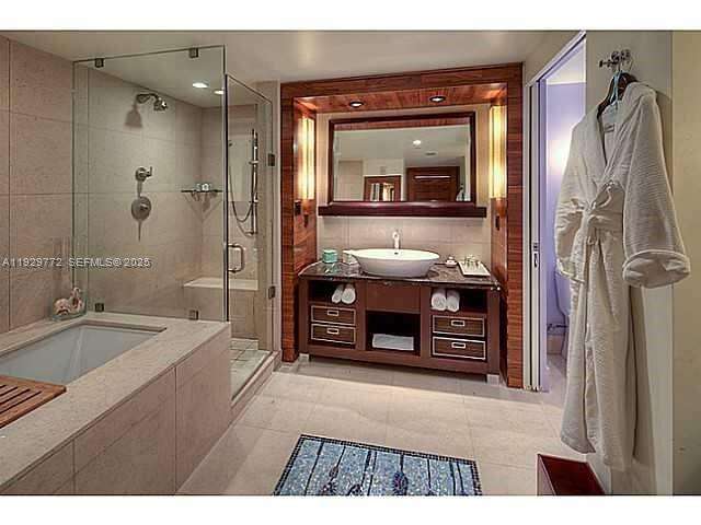 Central Carillon at 6801 Collins Ave, Miami Beach, FL 33141 - For Rent photo 16