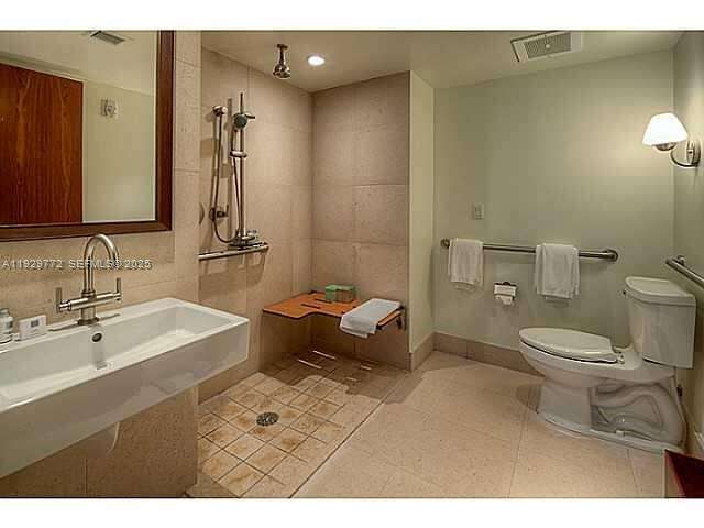 Central Carillon at 6801 Collins Ave, Miami Beach, FL 33141 - For Rent photo 18