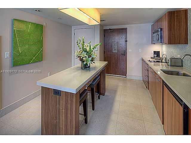 Central Carillon at 6801 Collins Ave, Miami Beach, FL 33141 - For Rent photo 25
