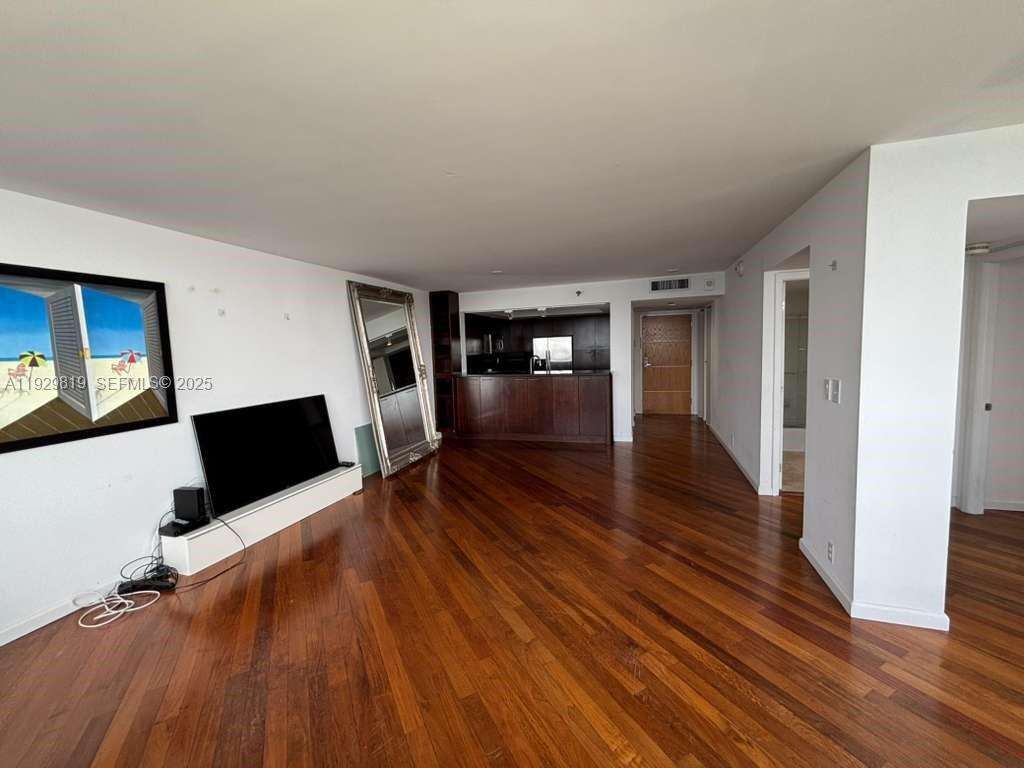 South Pointe Towers at 400 Pointe Dr, Miami Beach, FL 33139 - For Rent photo 11