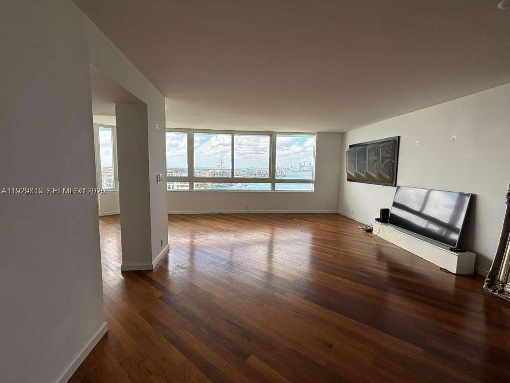 South Pointe Towers at 400 Pointe Dr, Miami Beach, FL 33139 - For Rent photo 12