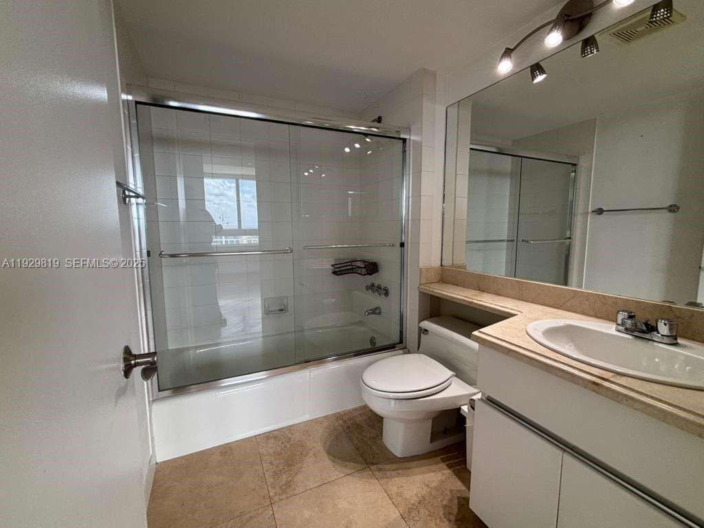 South Pointe Towers at 400 Pointe Dr, Miami Beach, FL 33139 - For Rent photo 14