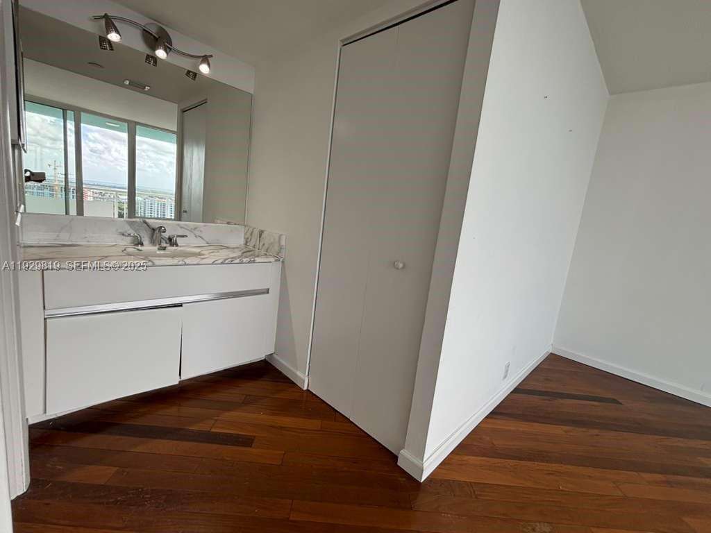 South Pointe Towers at 400 Pointe Dr, Miami Beach, FL 33139 - For Rent photo 19