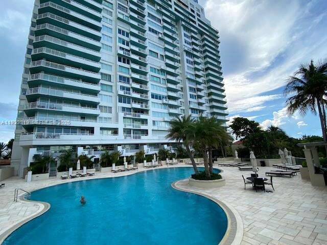 South Pointe Towers at 400 Pointe Dr, Miami Beach, FL 33139 - For Rent photo 33