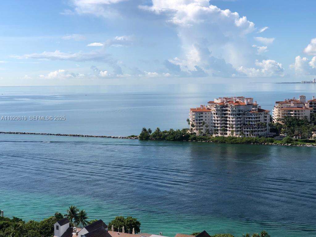 South Pointe Towers at 400 Pointe Dr, Miami Beach, FL 33139 - For Rent photo 7
