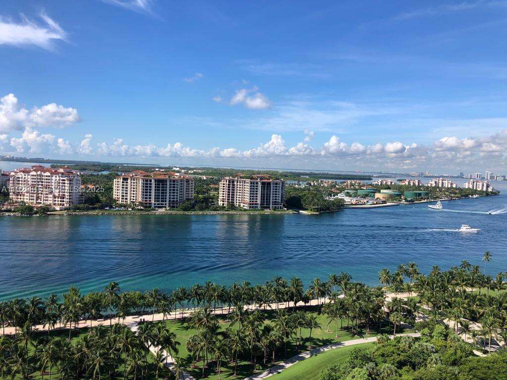 South Pointe Towers at 400 Pointe Dr, Miami Beach, FL 33139 - For Rent photo 8