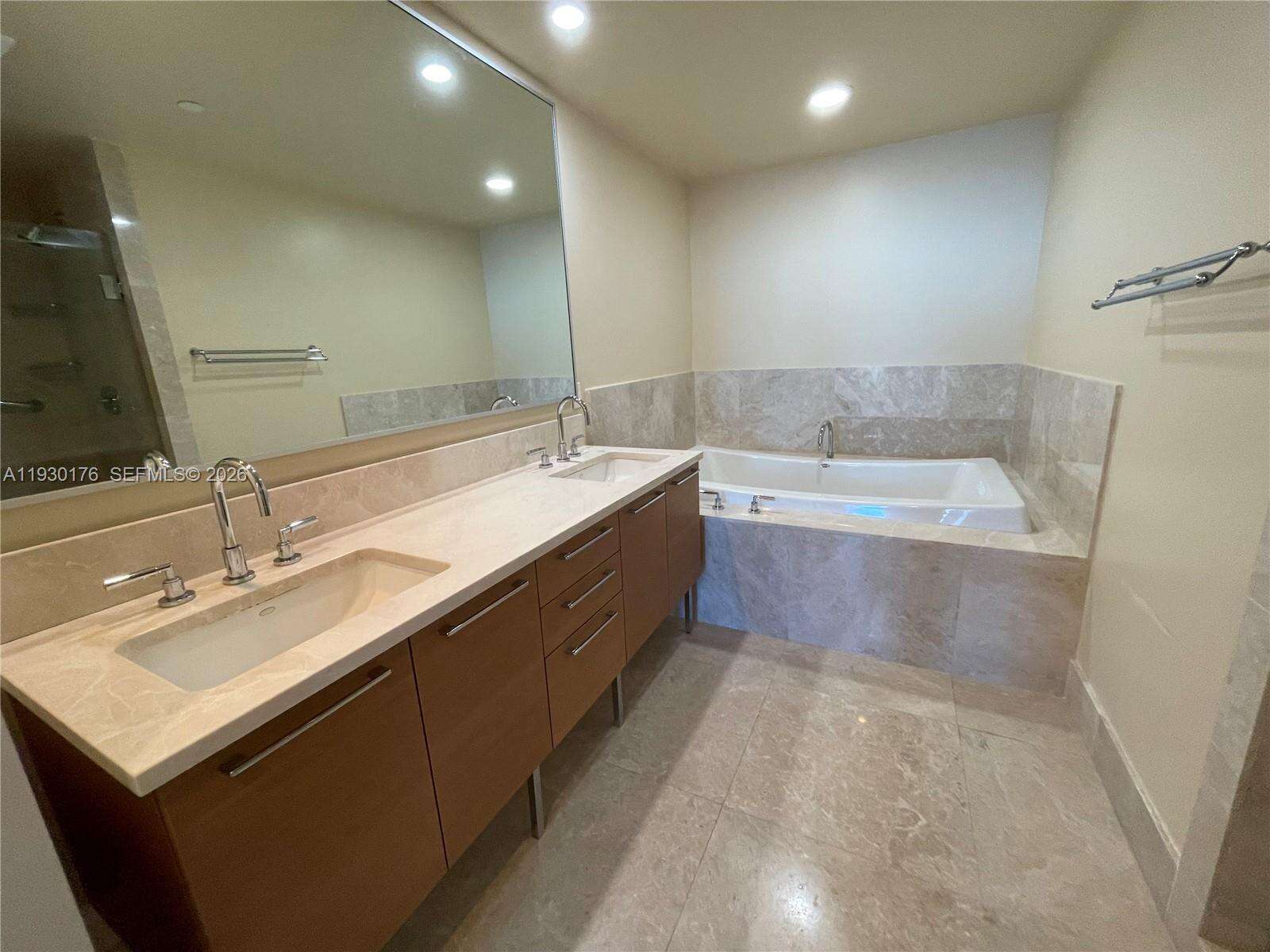 Jade Beach at 17001 Collins Ave, Sunny Isles Beach, FL 33160 - For Rent photo 6