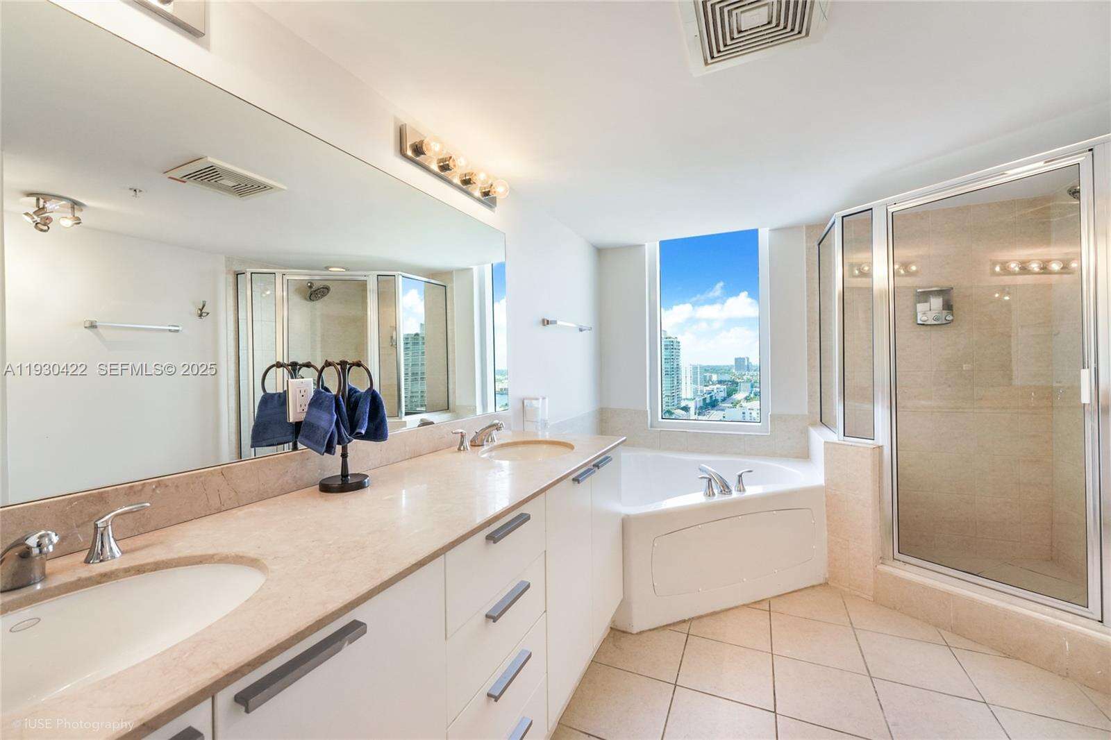 La Perla at 16699 Collins Ave, Sunny Isles Beach, FL 33160 - For Rent photo 11