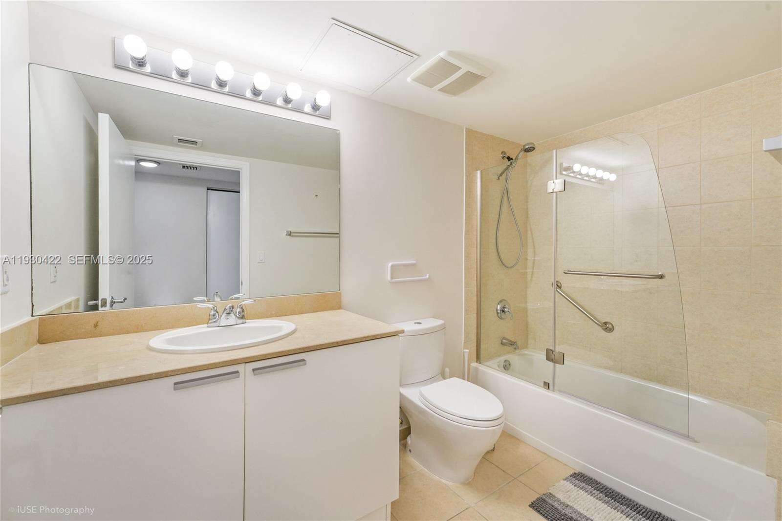 La Perla at 16699 Collins Ave, Sunny Isles Beach, FL 33160 - For Rent photo 15
