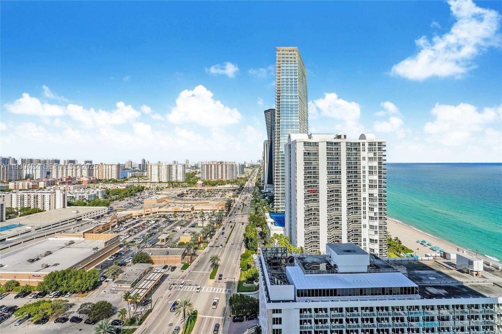 La Perla at 16699 Collins Ave, Sunny Isles Beach, FL 33160 - For Rent photo 18