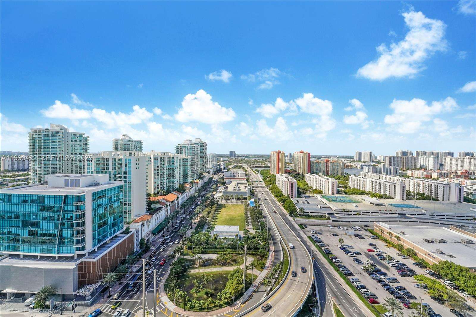 La Perla at 16699 Collins Ave, Sunny Isles Beach, FL 33160 - For Rent photo 19