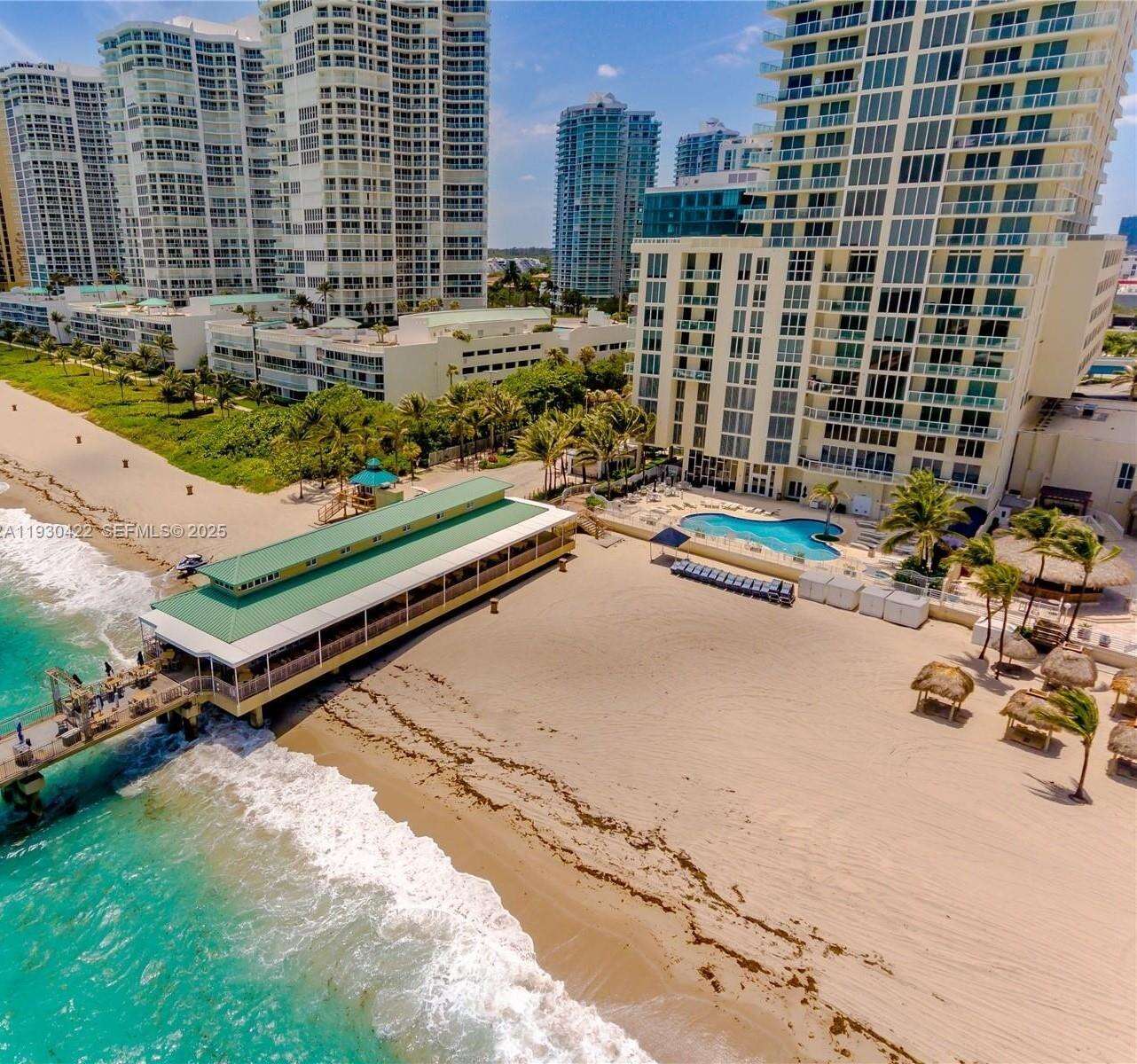 La Perla at 16699 Collins Ave, Sunny Isles Beach, FL 33160 - For Rent photo 3