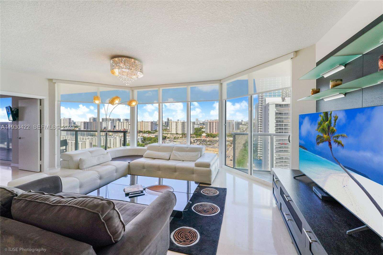 La Perla at 16699 Collins Ave, Sunny Isles Beach, FL 33160 - For Rent photo 5
