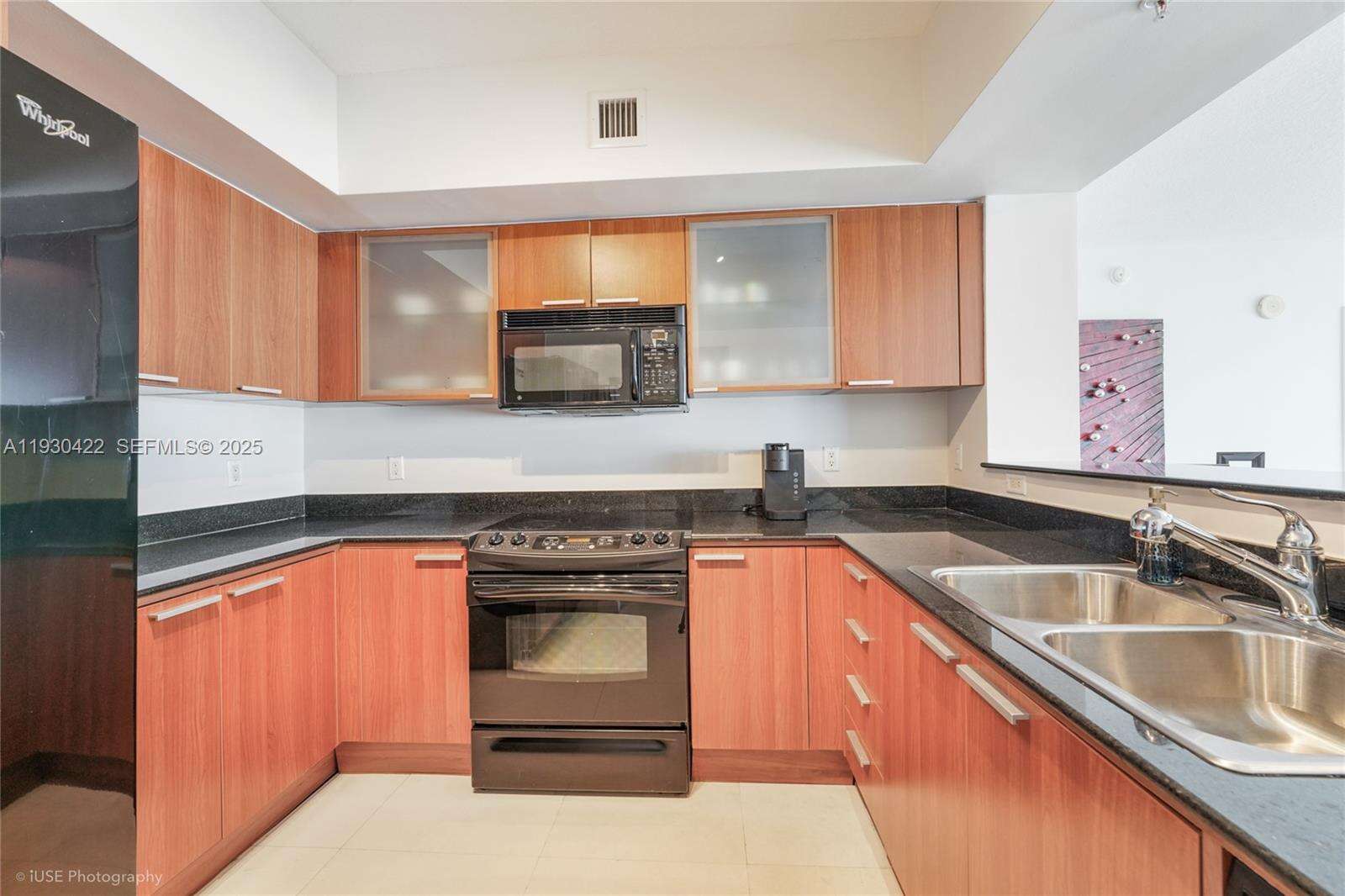 La Perla at 16699 Collins Ave, Sunny Isles Beach, FL 33160 - For Rent photo 7
