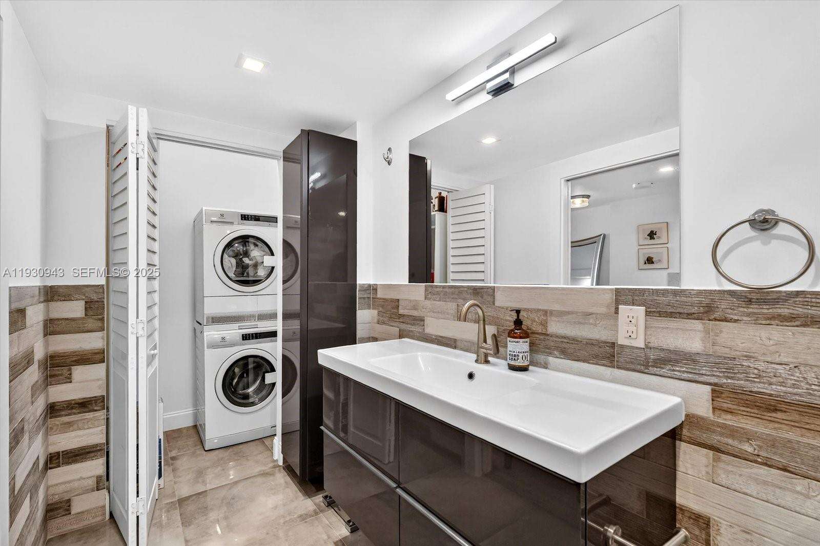 Roney Palace at 2301 Collins Ave, Miami Beach, FL 33139 - For Rent photo 12