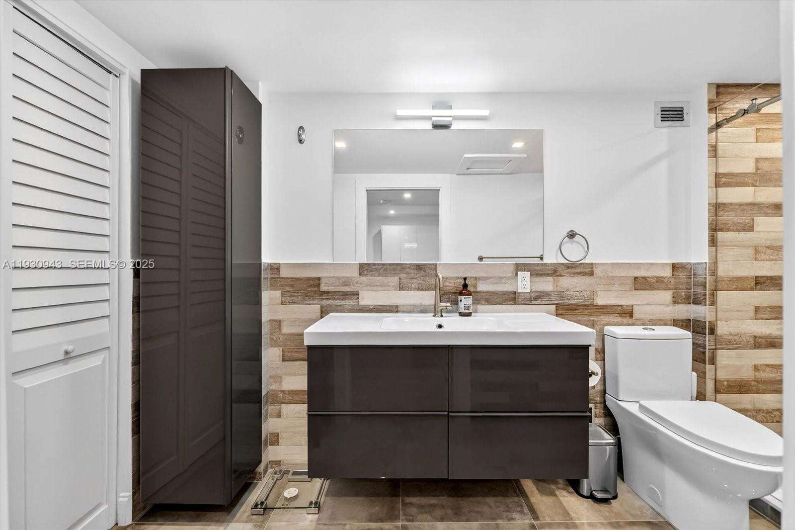 Roney Palace at 2301 Collins Ave, Miami Beach, FL 33139 - For Rent photo 13