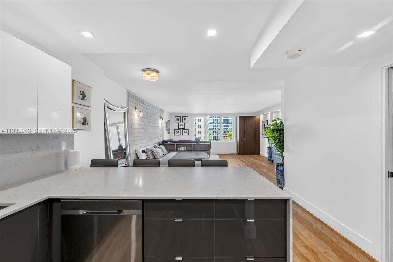 Roney Palace at 2301 Collins Ave, Miami Beach, FL 33139 - For Rent photo 9