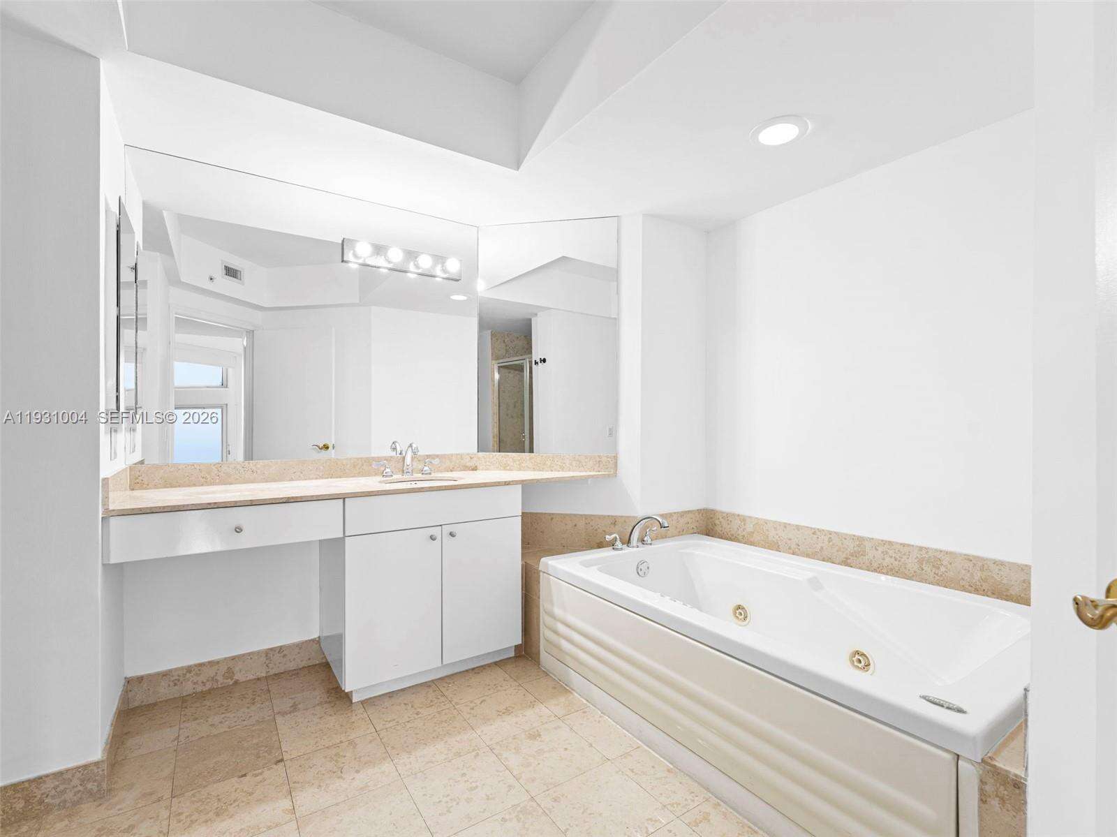 Blue Diamond at Miami Beach, FL 33140 - For Rent photo 14