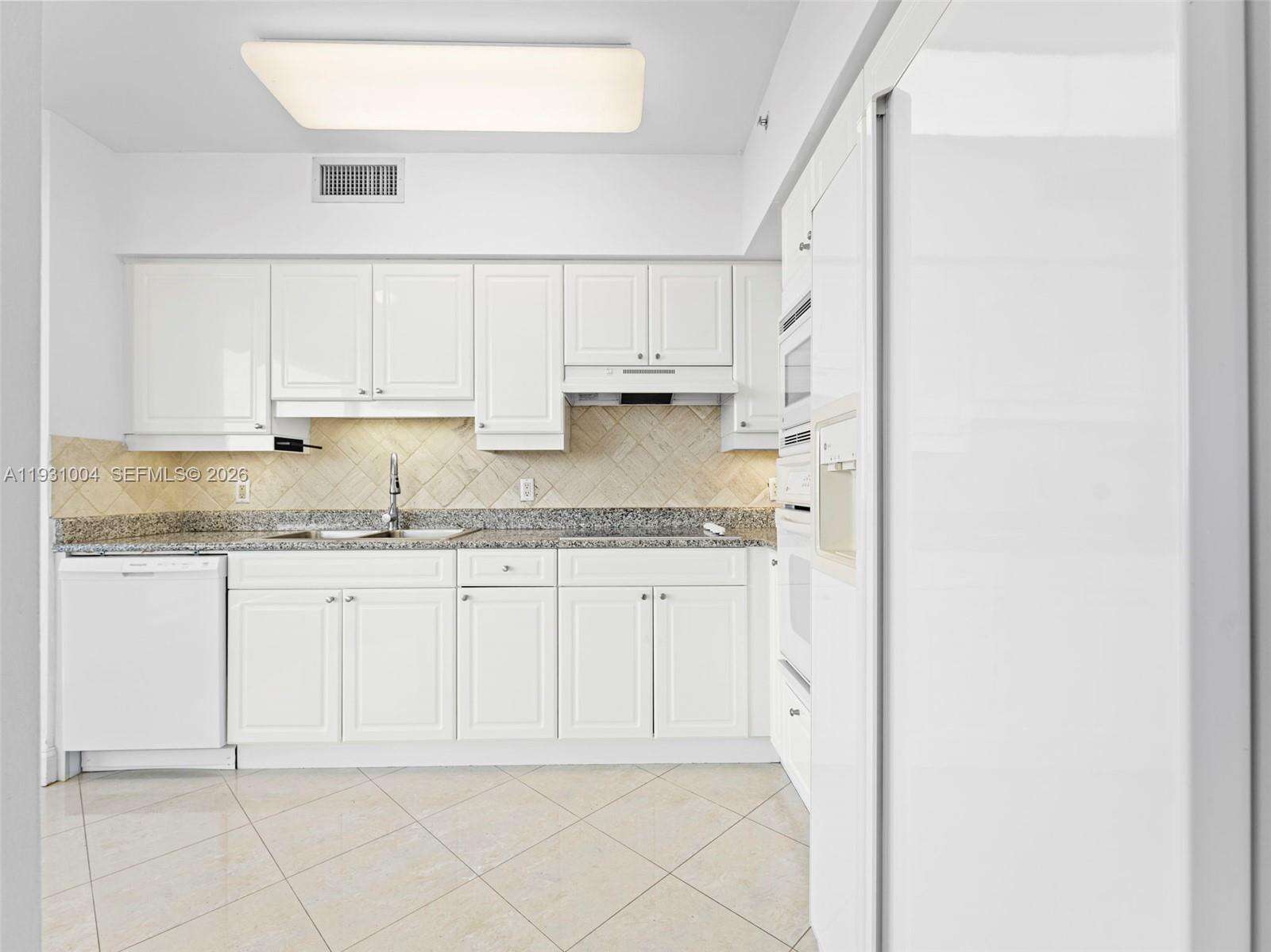 Blue Diamond at Miami Beach, FL 33140 - For Rent photo 5