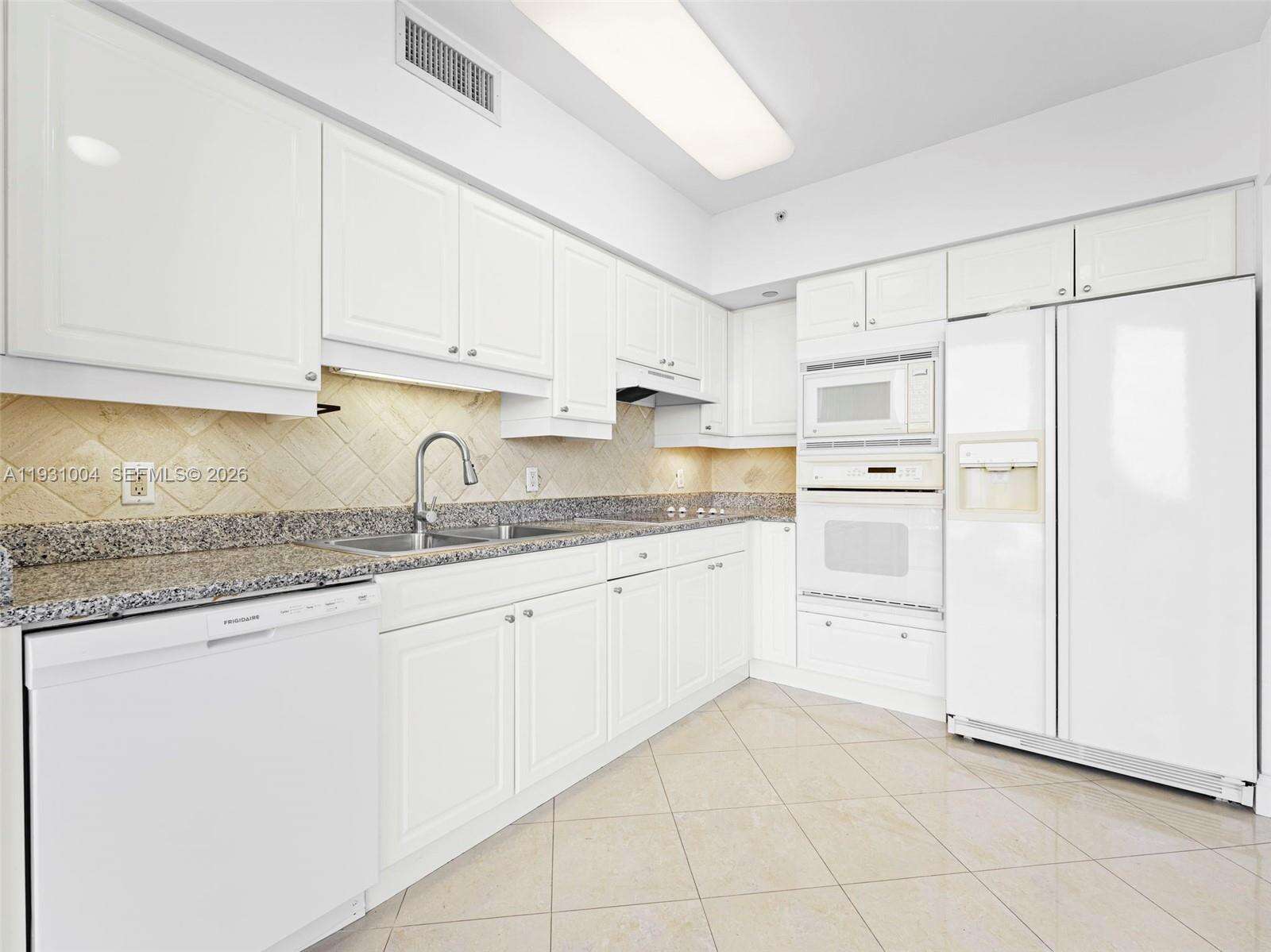 Blue Diamond at Miami Beach, FL 33140 - For Rent photo 7