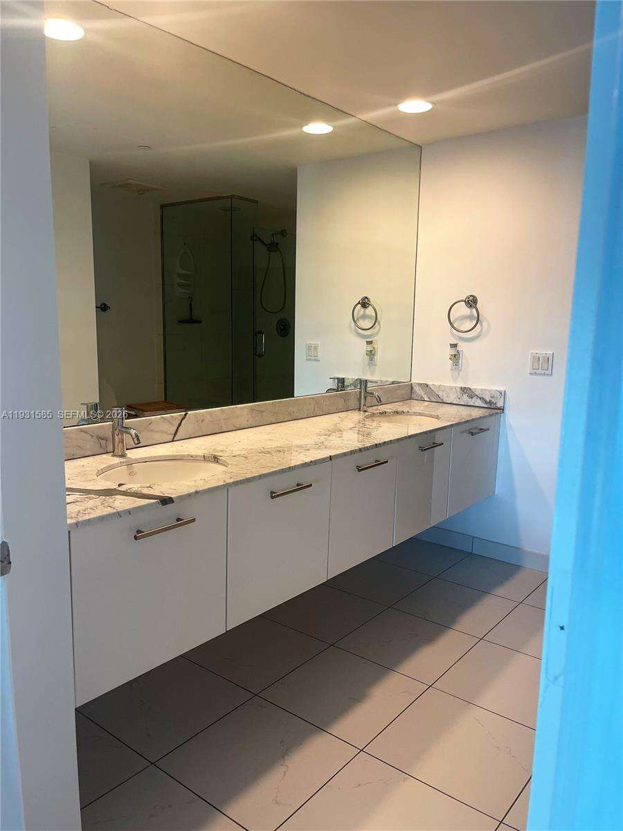 500 Brickell at 500 Brickell Ave, Miami, FL 33131 - For Rent photo 16