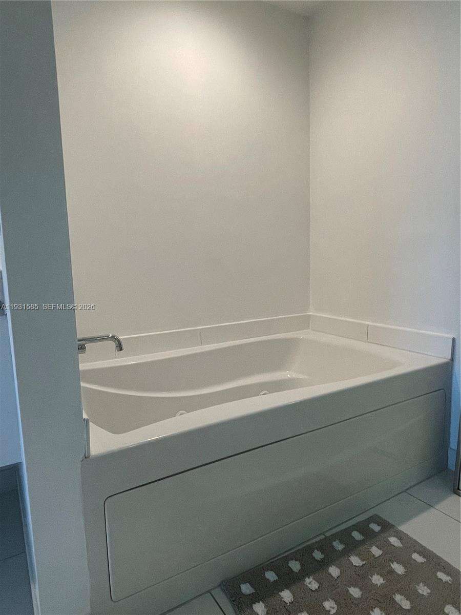 500 Brickell at 500 Brickell Ave, Miami, FL 33131 - For Rent photo 17