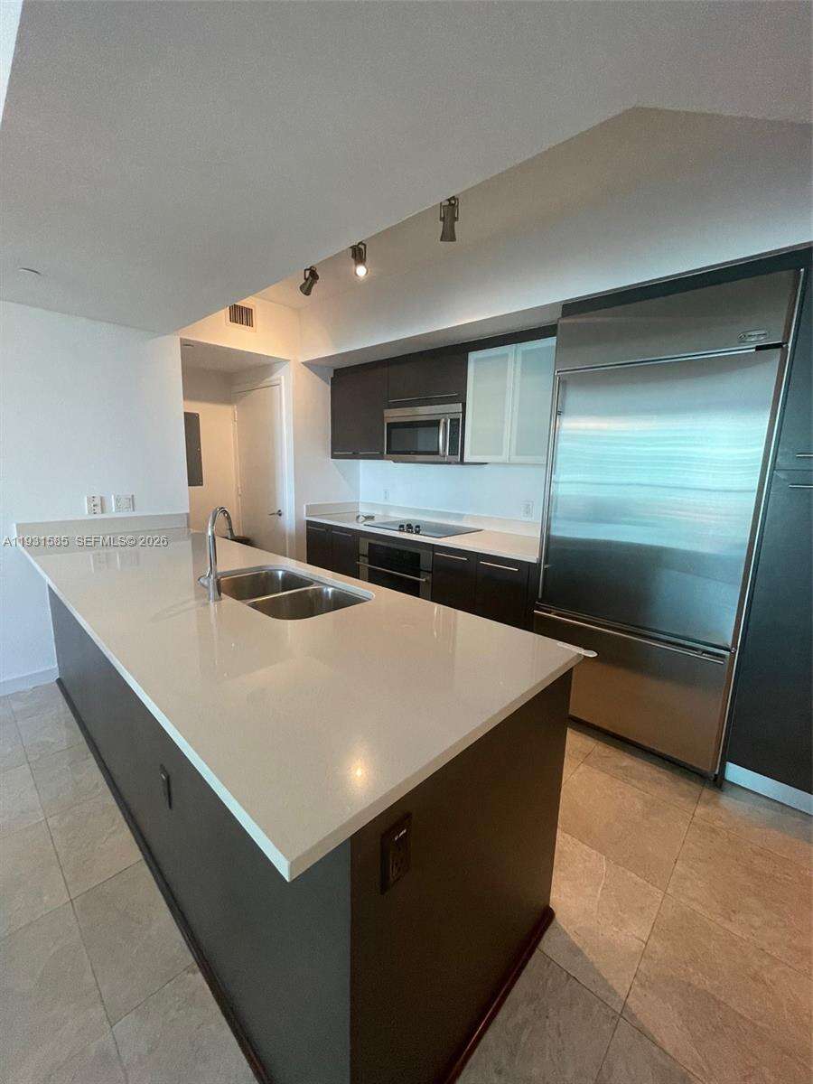 500 Brickell at 500 Brickell Ave, Miami, FL 33131 - For Rent photo 4