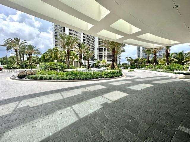 Hamptons South at 20201 Country Club Dr, Aventura, FL 33180 - For Rent photo 4