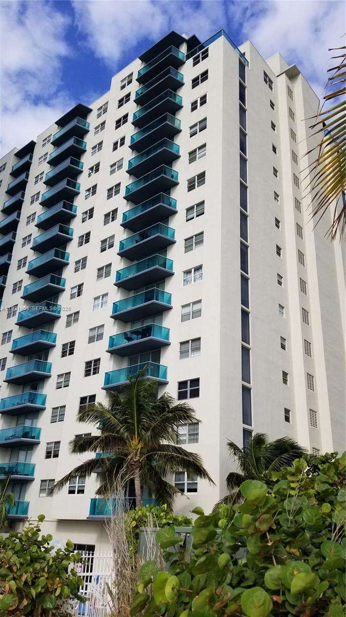 Sian Ocean Residences at 4001 Ocean Dr, Hollywood, FL 33019 - For Rent photo 2