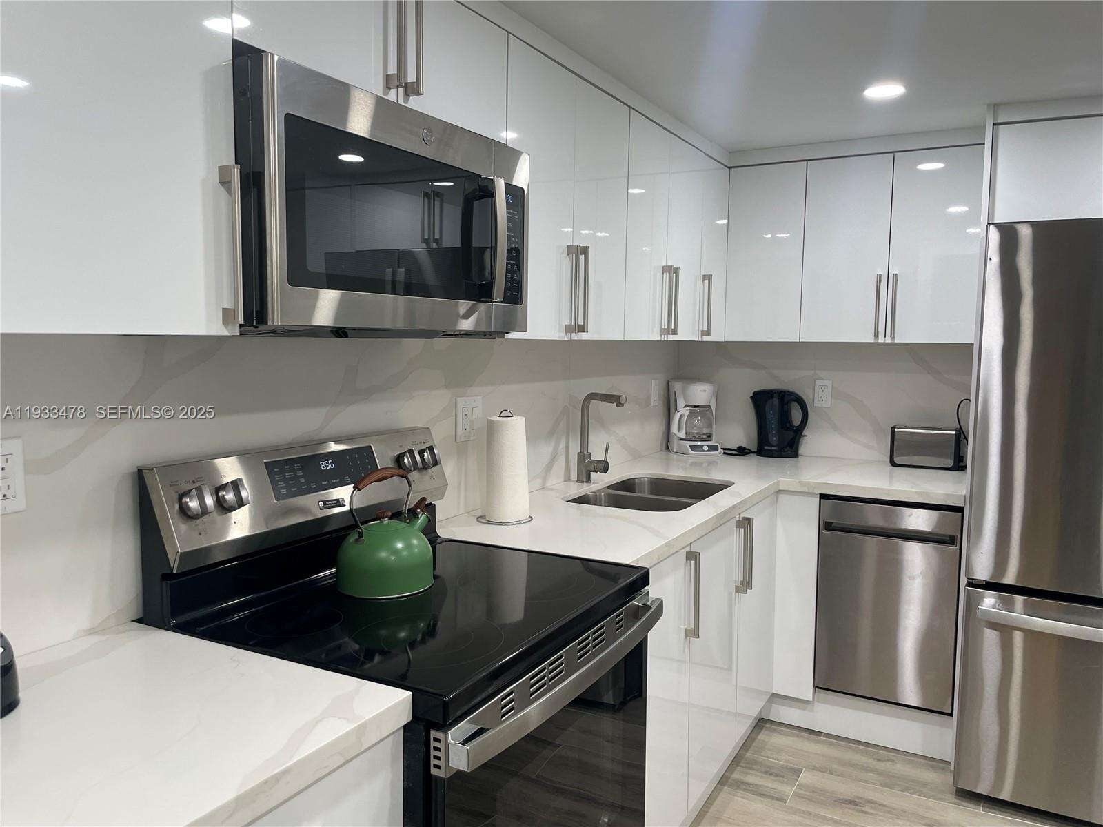 Parker Plaza at 2030 Ocean Dr, Hallandale Beach, FL 33009 - For Rent photo 3