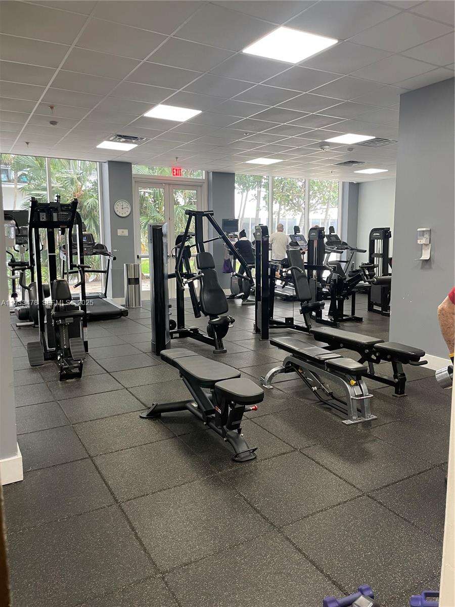 Parker Plaza at 2030 Ocean Dr, Hallandale Beach, FL 33009 - For Rent photo 29