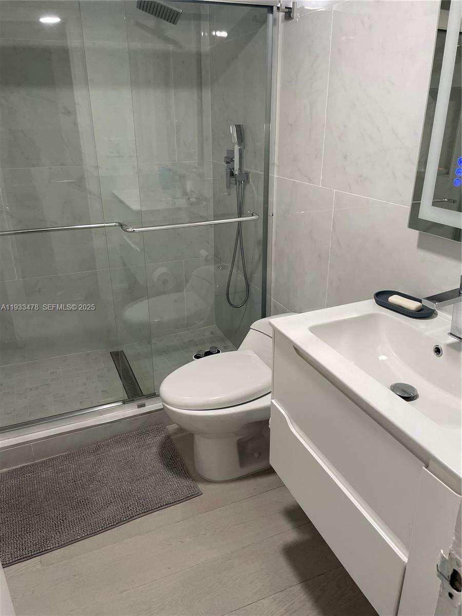 Parker Plaza at 2030 Ocean Dr, Hallandale Beach, FL 33009 - For Rent photo 4