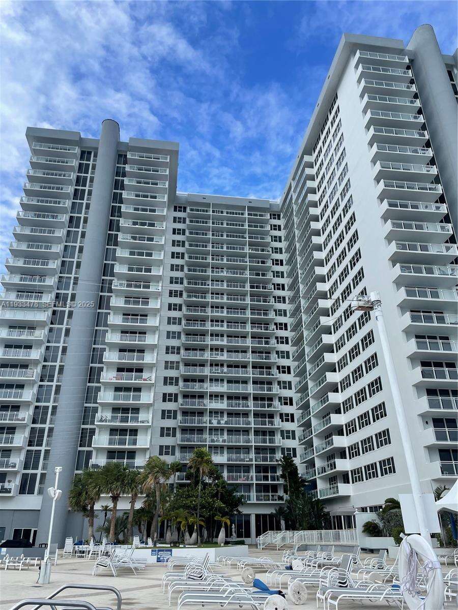 Parker Plaza at 2030 Ocean Dr, Hallandale Beach, FL 33009 - For Rent photo 42