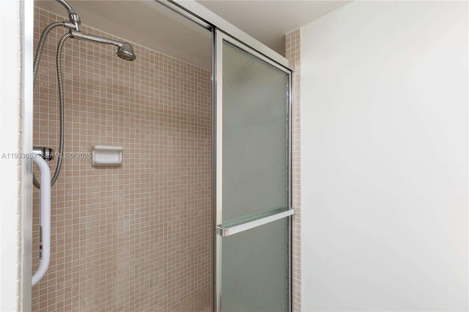 Aquarius at 2751 Ocean Dr, Hollywood, FL 33019 - For Rent photo 18