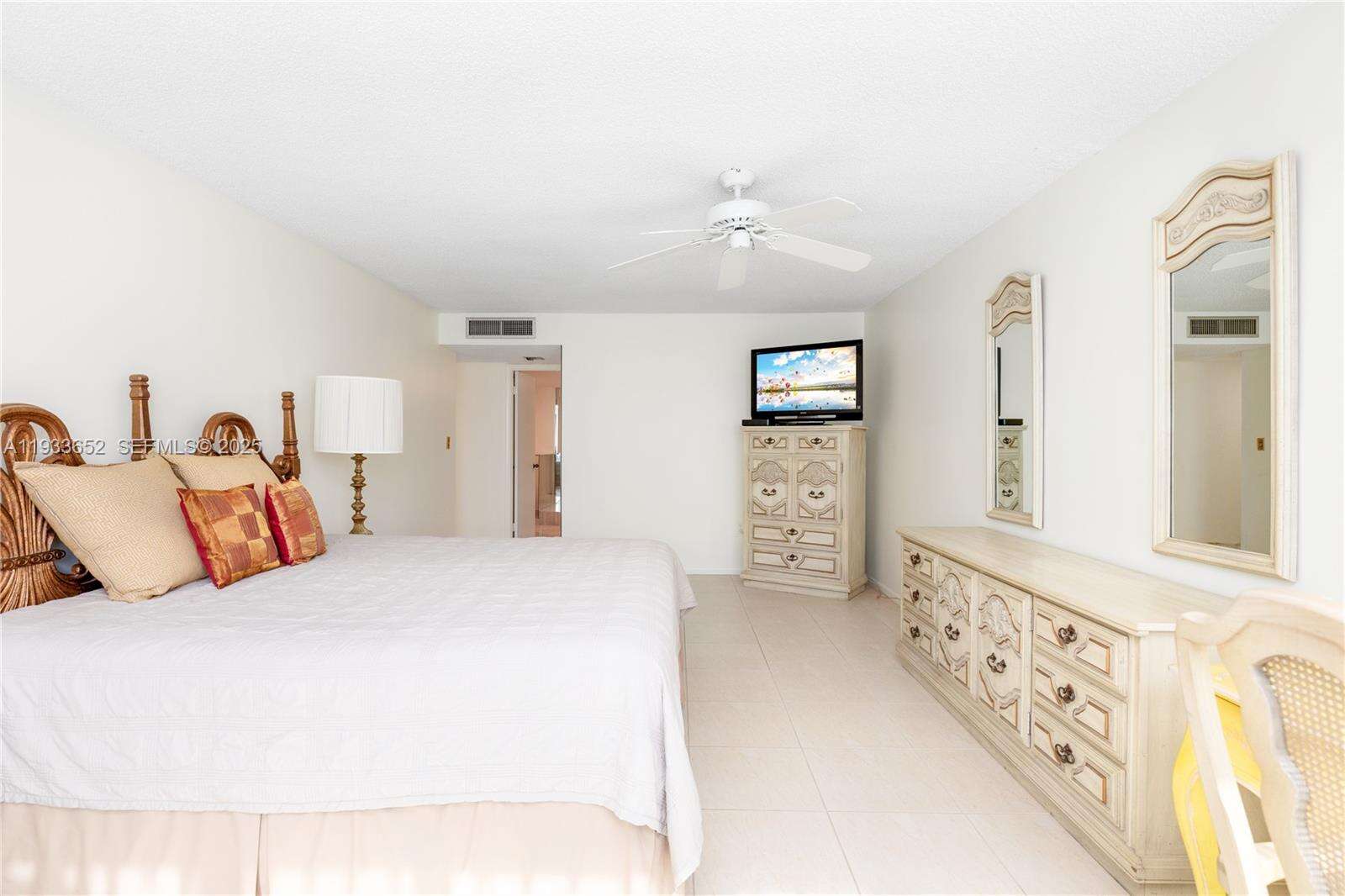 Aquarius at 2751 Ocean Dr, Hollywood, FL 33019 - For Rent photo 21